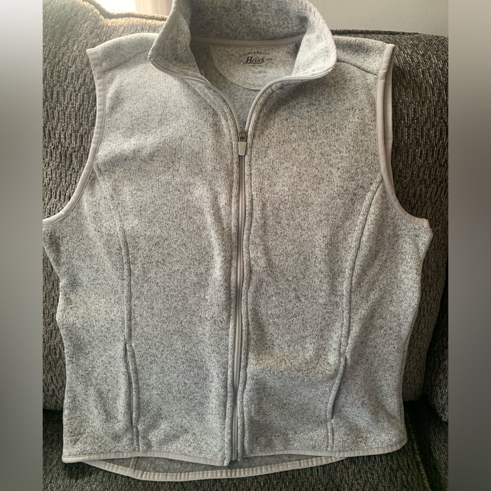 EUC G.H. Bass & Co. Light Grey Sweater Vest Womens Large